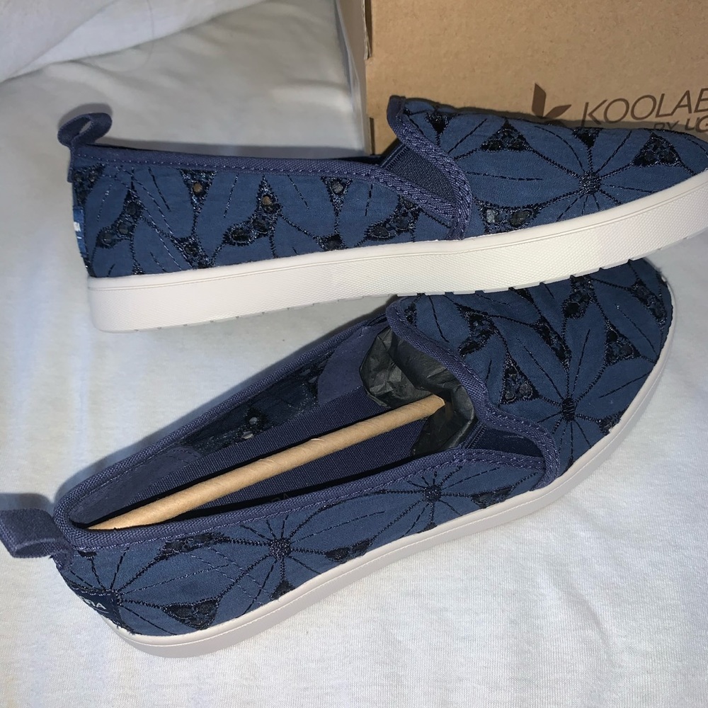 Kookaburra by UGG slip on shoes